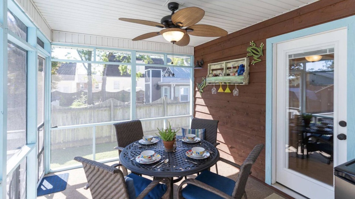 Colonial Beach House | Charming Family Friendly Three Bedroom House in the heart of The Point