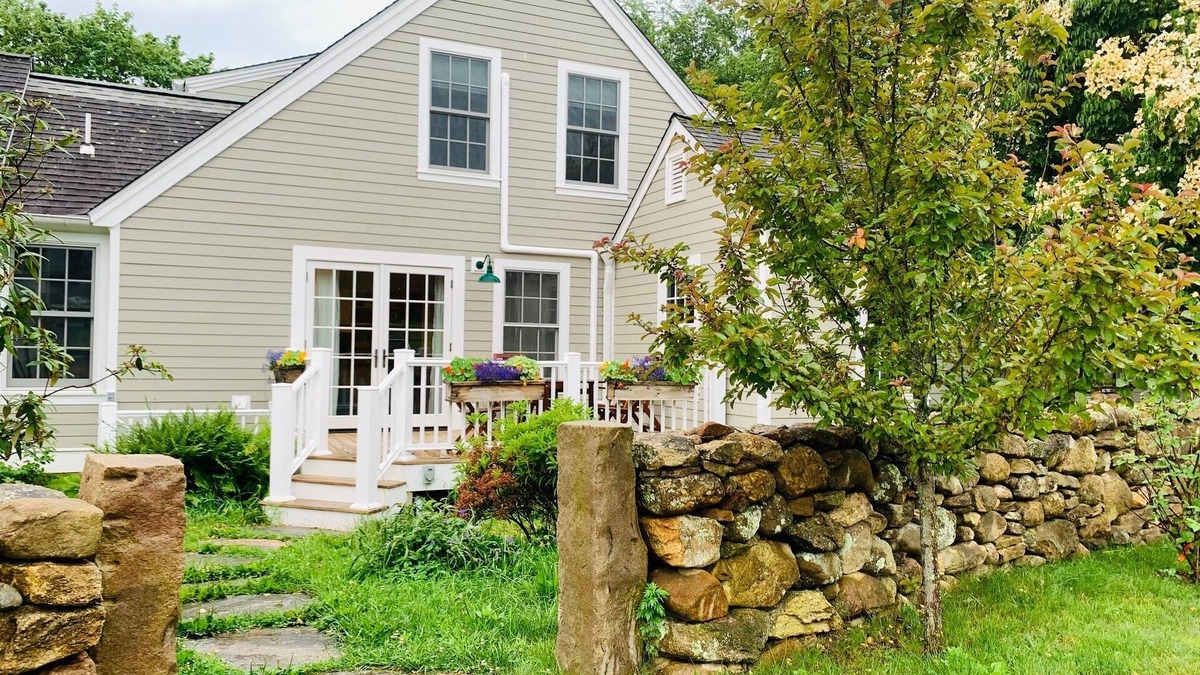 East Lyme Apartment | Charming Farm Abode with gourmet food and access to lake, trails & farm fun