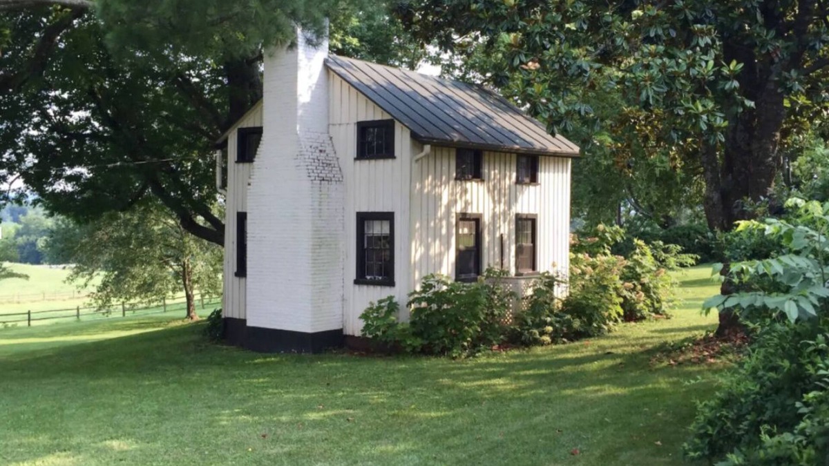 Oakpark House | Charming Farmhouse Cottage with Mountain Views