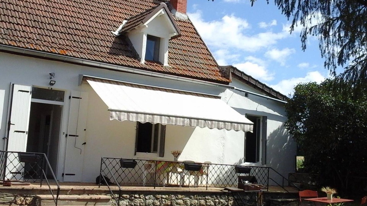 Taxat-Senat Cottage | Charming farmhouse with terrace and large garden near Vichy