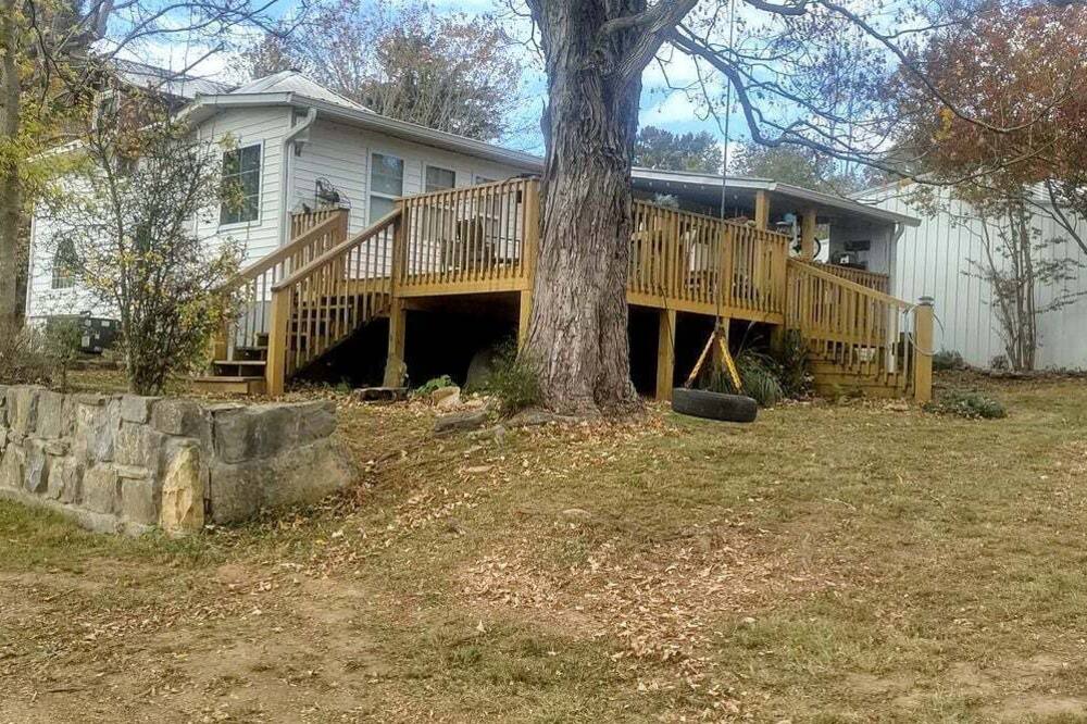 Sparta House | Charming Farmhouse Glamping Cabin in Sparta, Tennessee