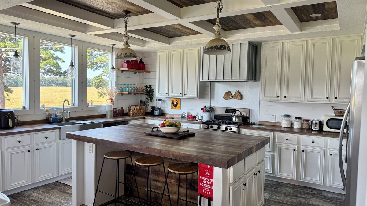 Harrison County Other | Charming farmhouse stay at Hay Meadow Acres in Diana, TX — enjoy country living.