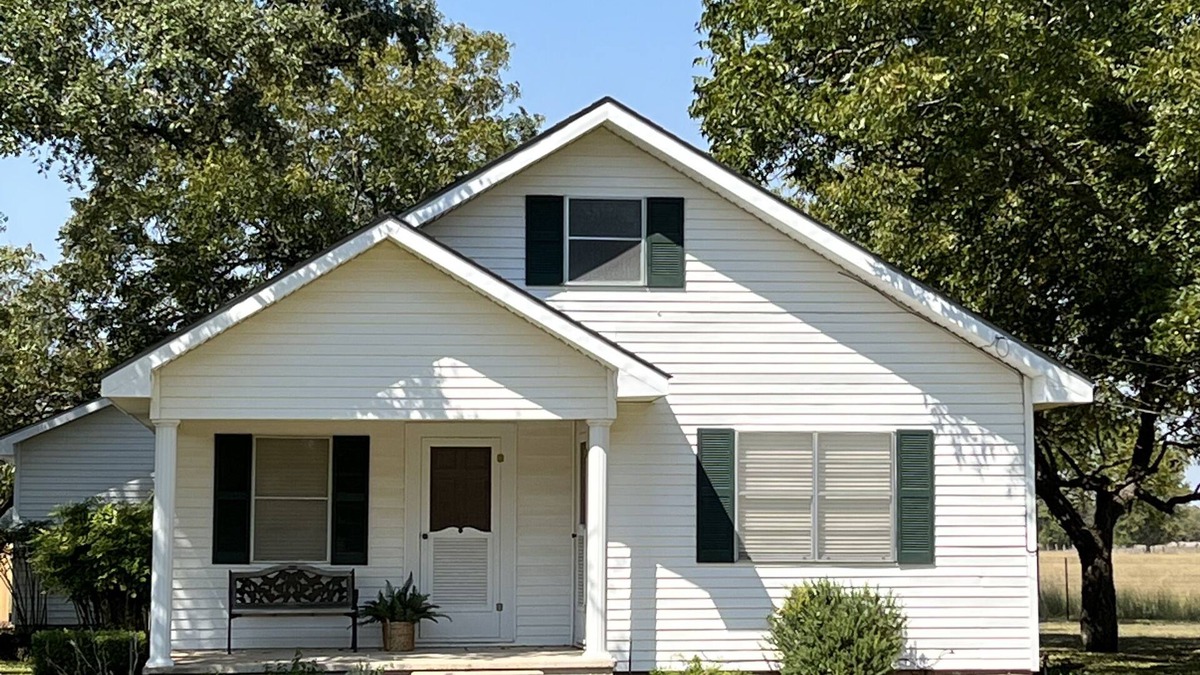 La Grange Other | Charming farmhouse with amazing views!