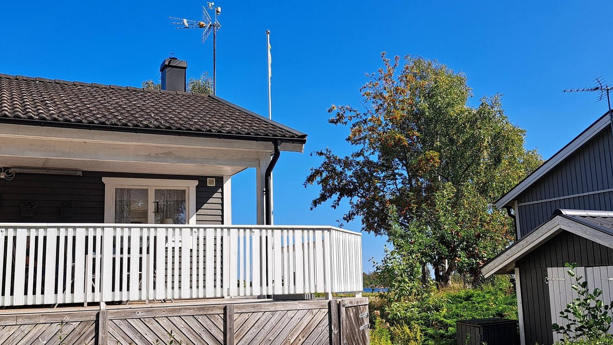 Oskarshamn Municipality House | Charming Figeholm House with Private Jetty and Sauna