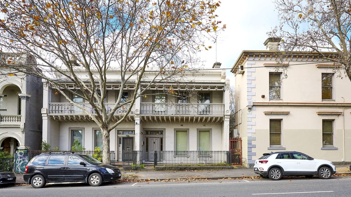 Fitzroy House | Charming Fitzroy Retreat: Art, Dining, Serenity