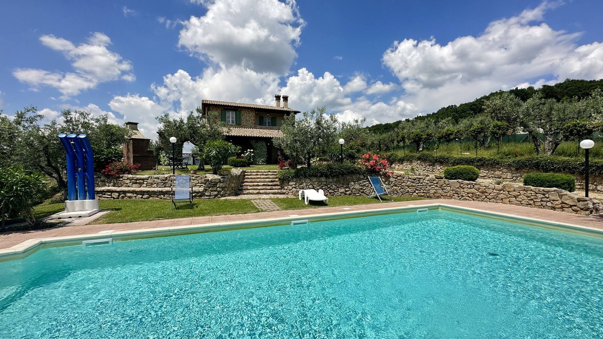 Gualdo Cattaneo Apartment | CHARMING FLAT IN A LOVELY HILLTOP VILLA AND POOL