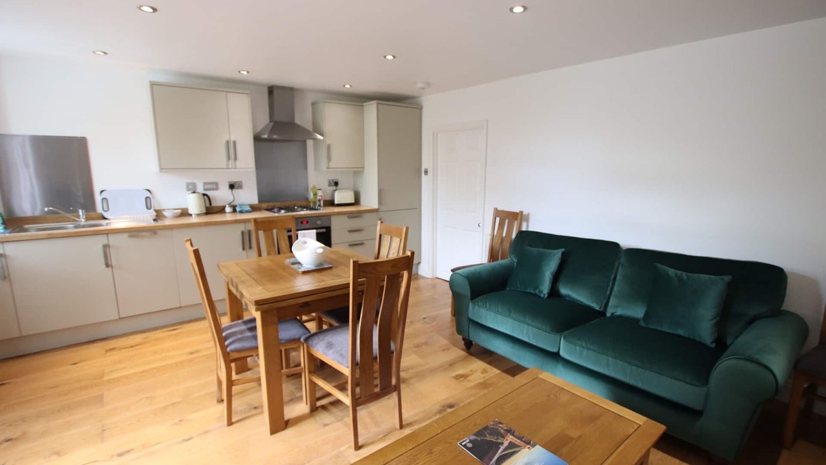 Clifton Apartment | Charming flat with private patio in Clifton