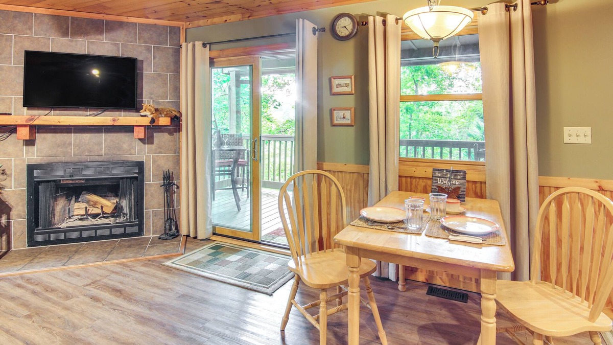 Whittier Cottage | Charming 'fox Den' Cabin in Whittier w/Hot Tub!