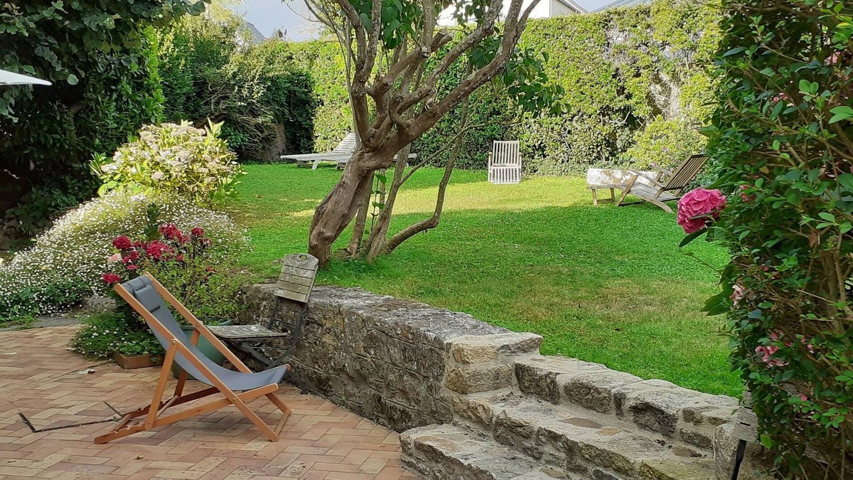 Saint-Jacut-de-la-Mer House | Charming house 5 minutes walk from beaches and shops; enclosed garden