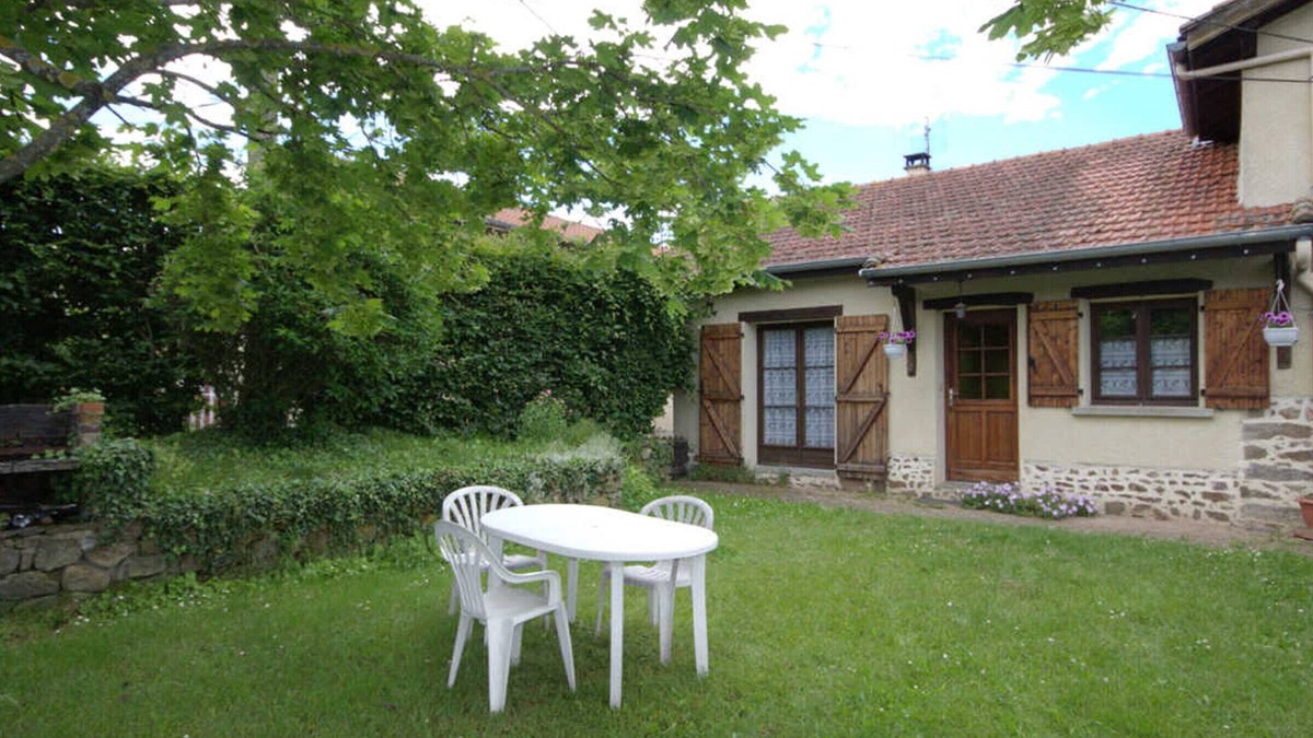 Saint-Medard-en-Forez Cottage | Charming Cottage: Fireplace, Terrace, Play Area, Near St-Galmier