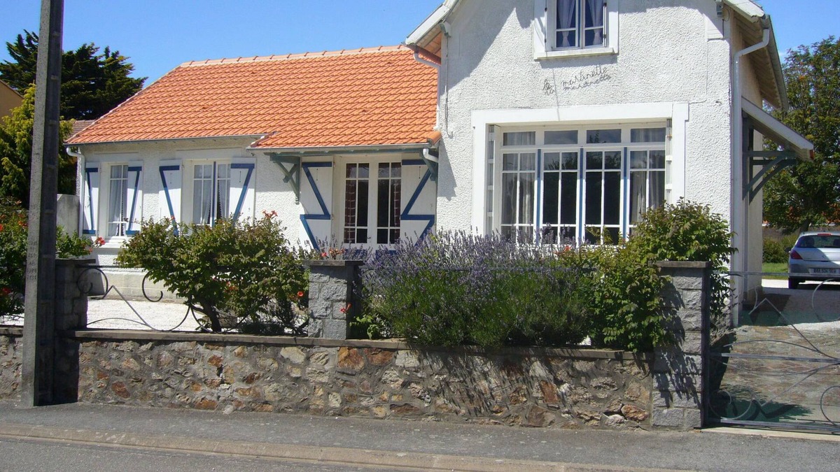 Saint-Michel-Chef-Chef House | CHARMING FAMILY HOUSE IN VILLAGE DES GALETTES ST MICHEL