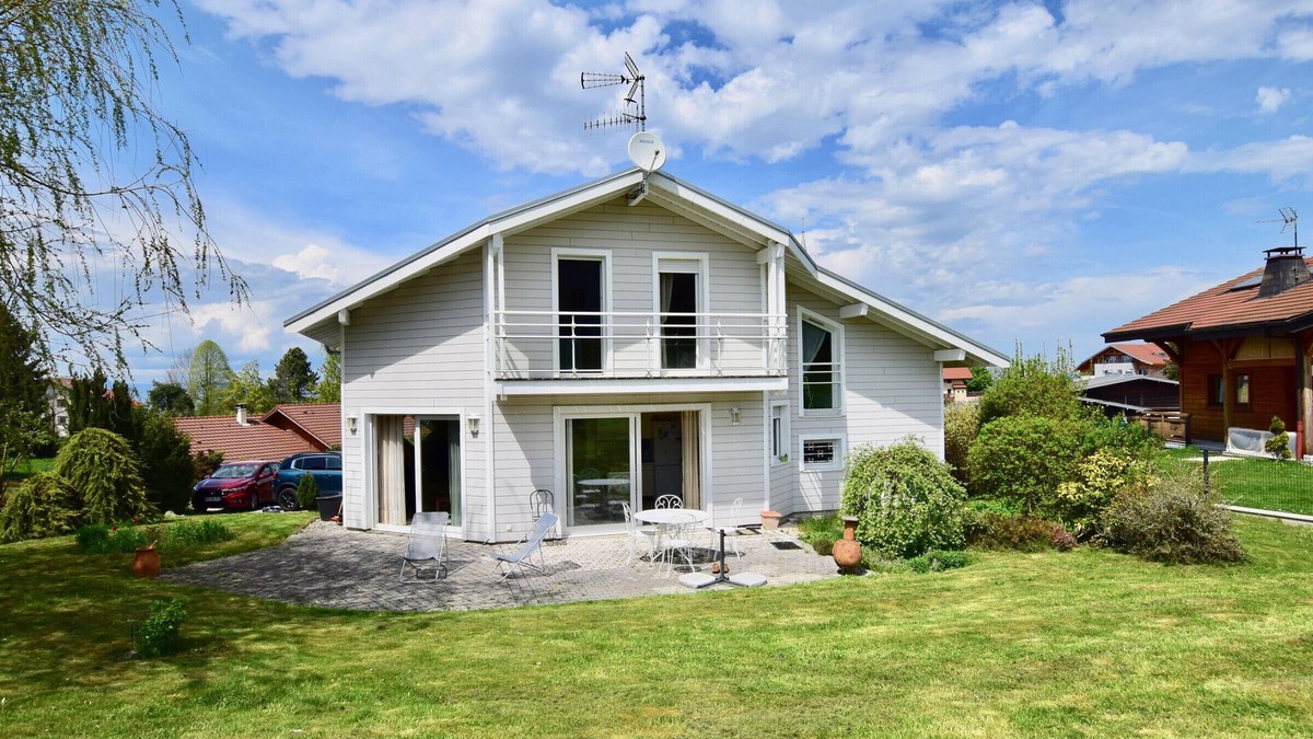Saint-Paul-en-Chablais House | Charming family house, pets allowed, parking, floor heating, pellet stove