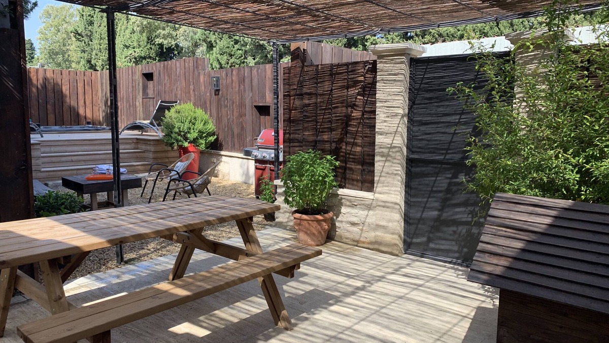 St.-Remy-de-Provence Other | Charming guest house with patio and jacuzzi, not overlooked.