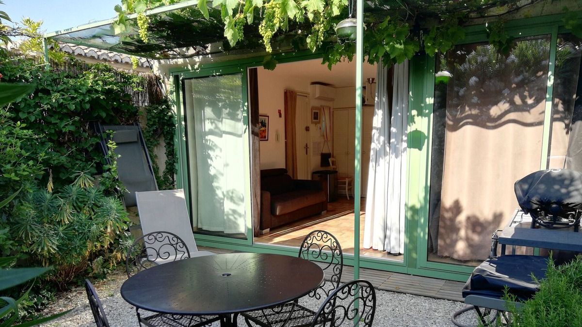 St.-Remy-de-Provence Cottage | Charming Mazet with swimming pool