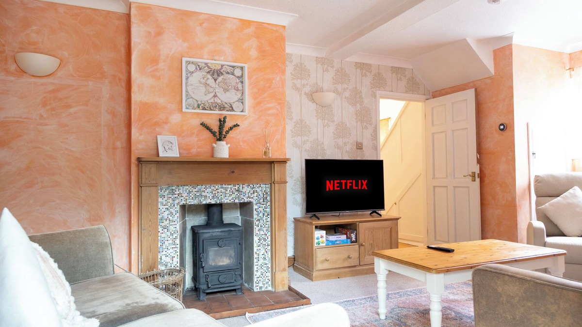 Frome House | Charming Frome Retreat with 4 Bedrooms