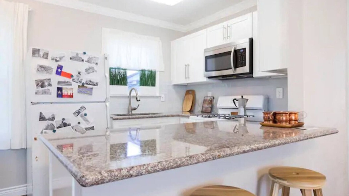Montrose Apartment | Charming Garage Apartment