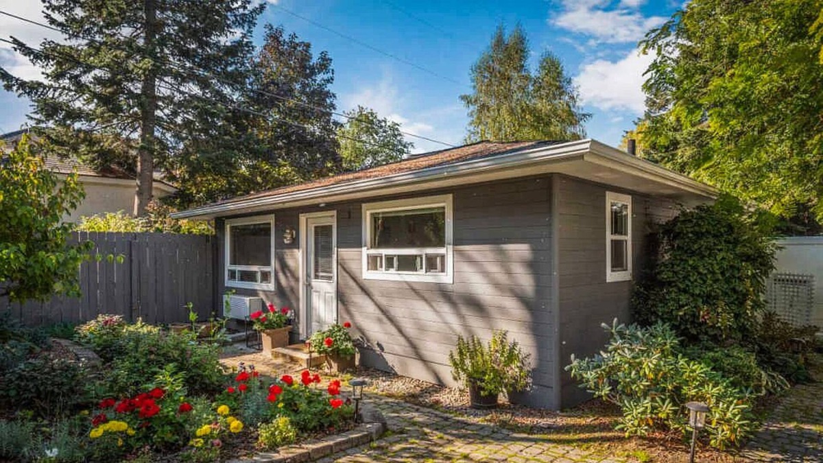 Coeur d'Alene Cottage | Charming Garden Retreat | Near Lakes & Golf | Walk 2 Minutes to Sanders Beach