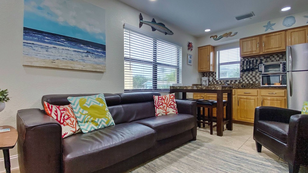 Redington Beach Condo | Charming getaway across the street from sparkling waters of Redington Beach