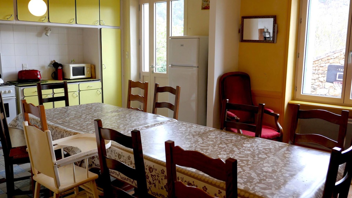 Arlet Cottage | Charming gite for up to 12 people in the heart of the Allier valley