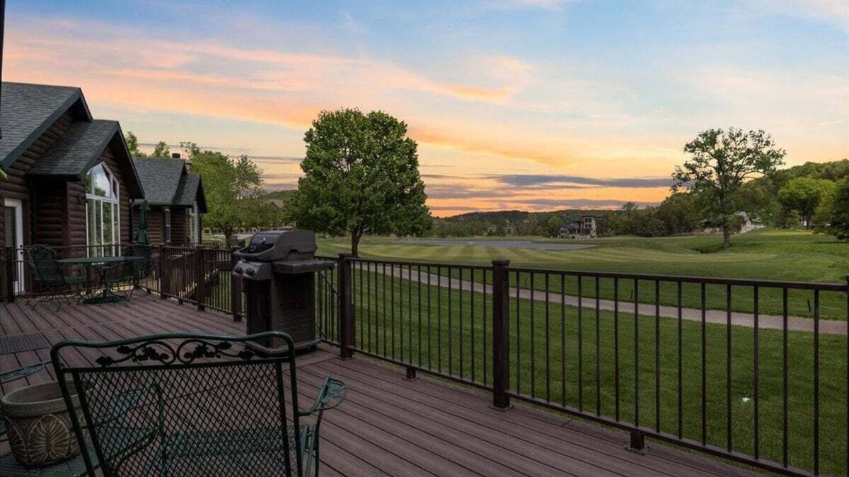Camdenton House | Charming Golf Course Getaway - Ideal for Family & Fun!