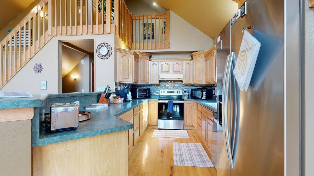 Rome House | Charming Golf View Home, w/Hot tub, Sauna, Fire pit, near Lakes & Trails!