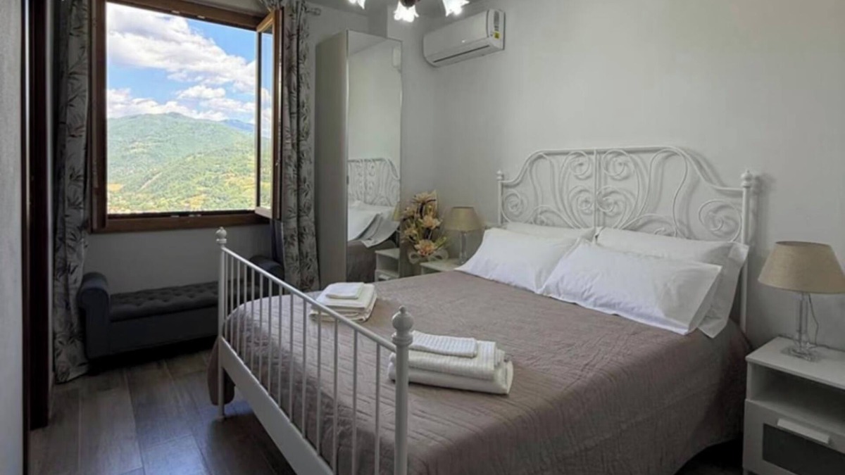Dicomano House | Charming Guest Room in Villa Casavecchia