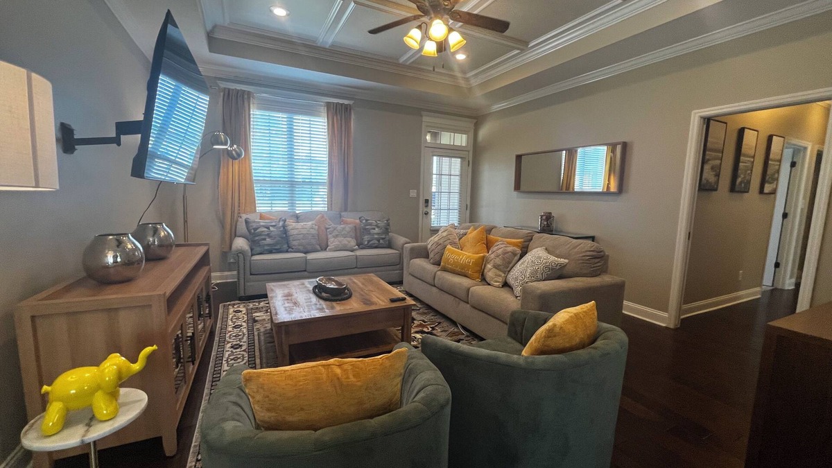 Hahira House | Charming Hahira Haven w/Scenic Pond and Full Amenities.