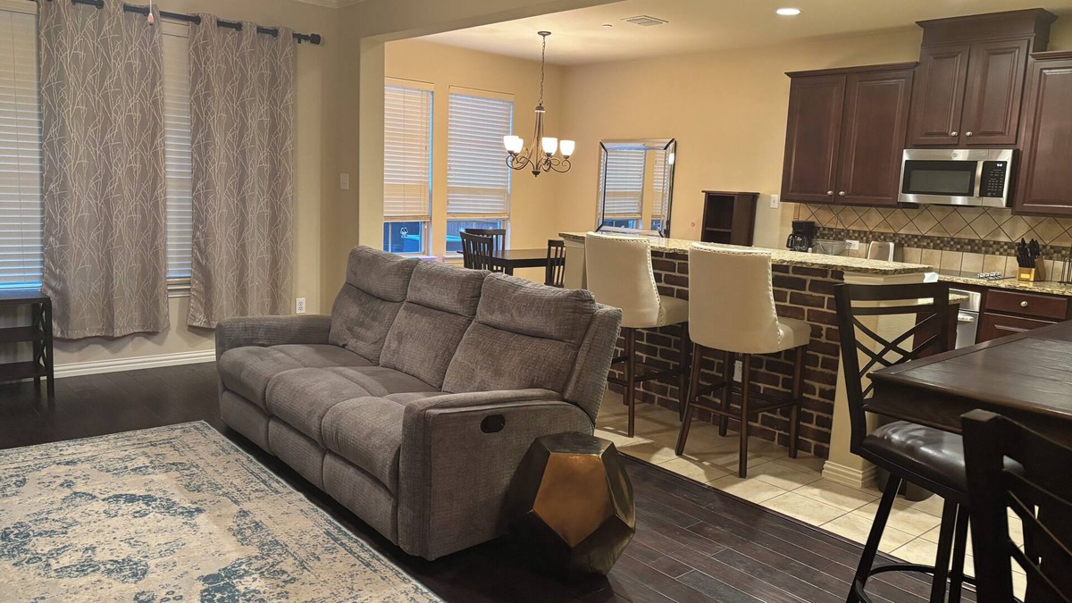 Lewisville House | Charming Hamilton Home