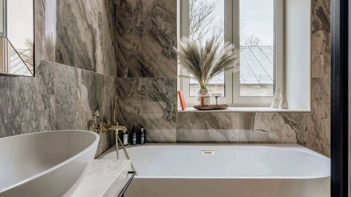 Piasek Południe Apartment | Charming Hideaway with Relaxing Bathtub