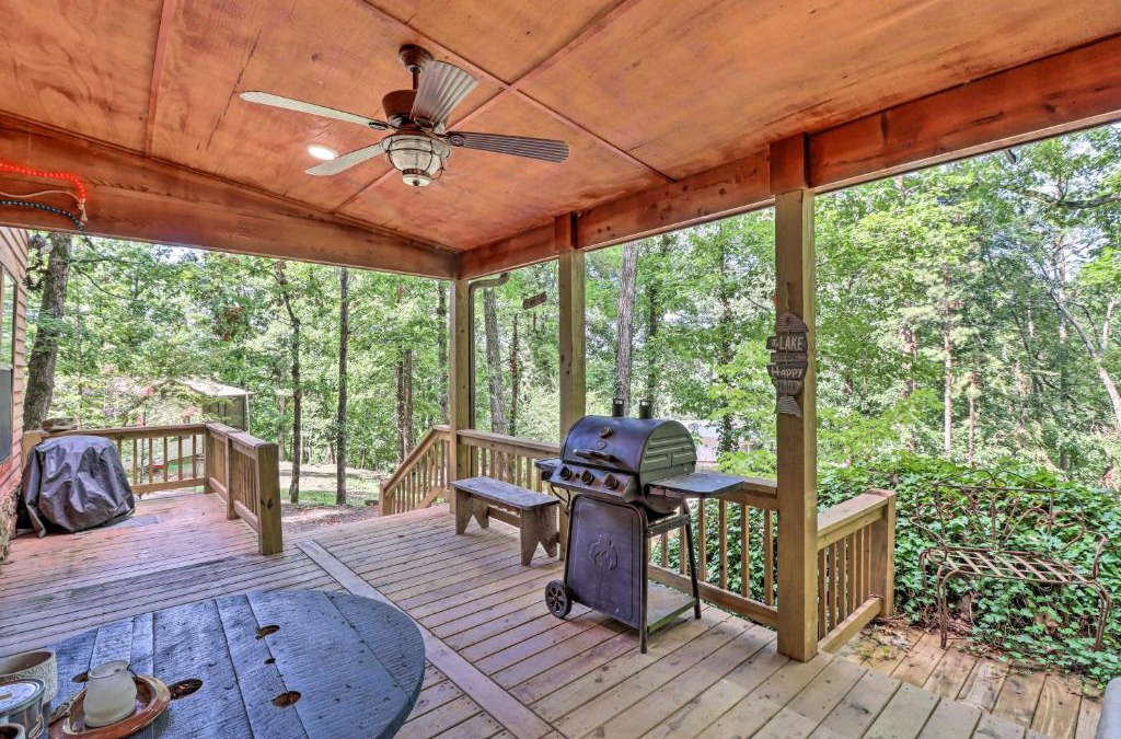 Higden House | Charming Higden Cabin Near Greers Ferry Lake!