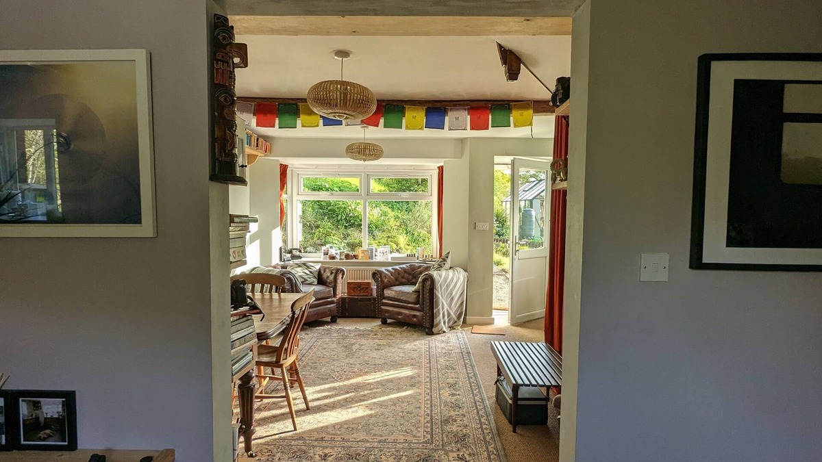 Moreton Cottage | Charming hillside 3 bedroom cottage with sauna