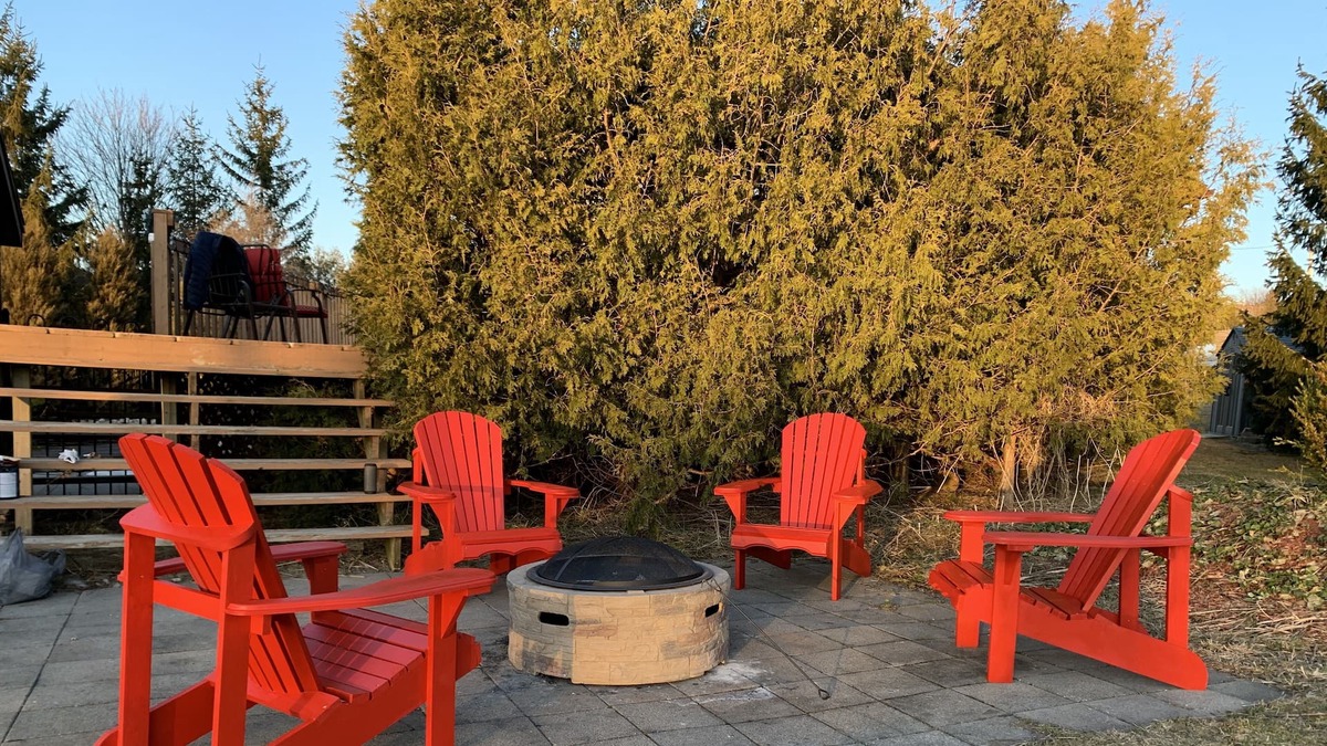 Meaford Cottage | Charming hilltop lake view cottage mins from beach