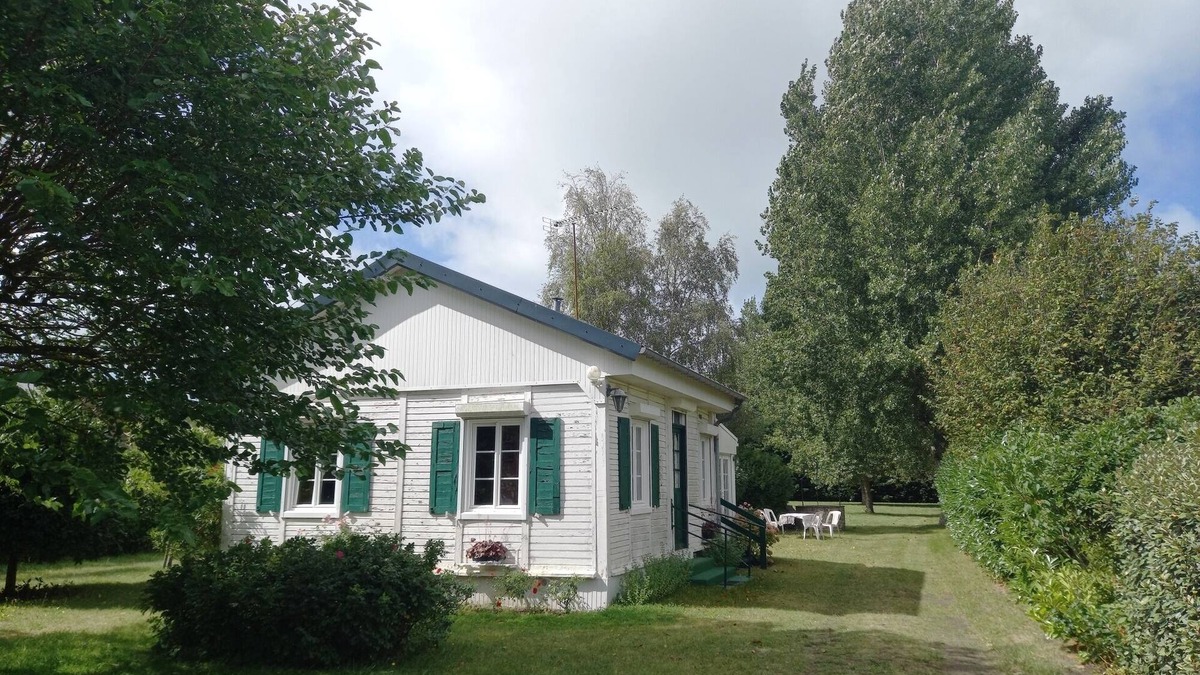 Gouville-sur-Mer Ski Chalet | "Charming historic chalet close to the sea"