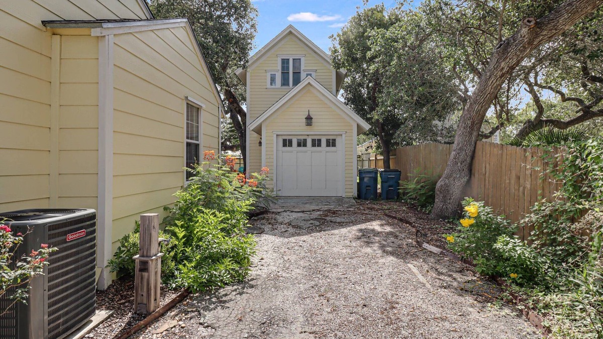 Rockport House | Charming Historic Beach Treehouse – Walk to the Shore & Local Dining!