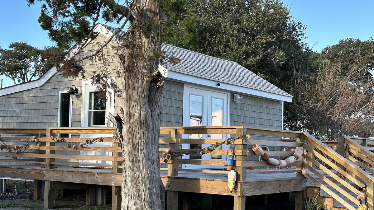 Atlantic Cottage | Charming historic cottage with private waterfront on Core Sound.