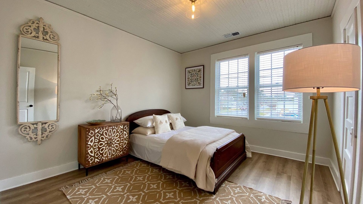 Southeast Pensacola Apartment | Charming historic family friendly 3BR — 15 min from the beach!