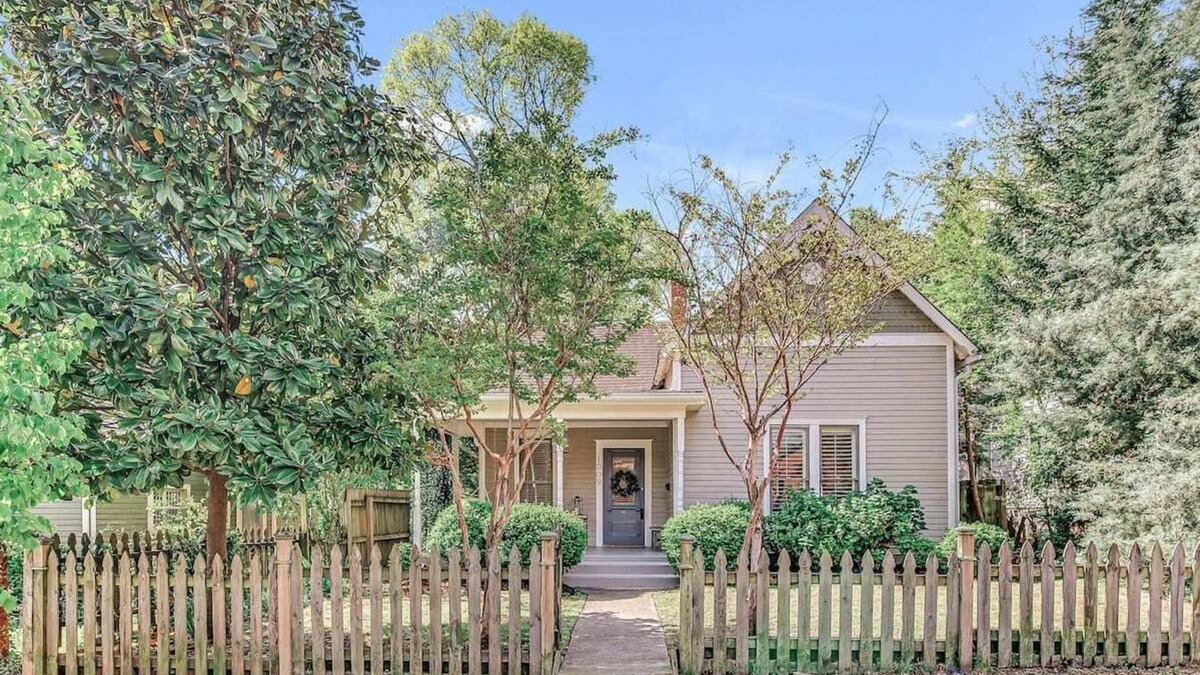 12 South House | Charming Historic Home/Walk to 12 South