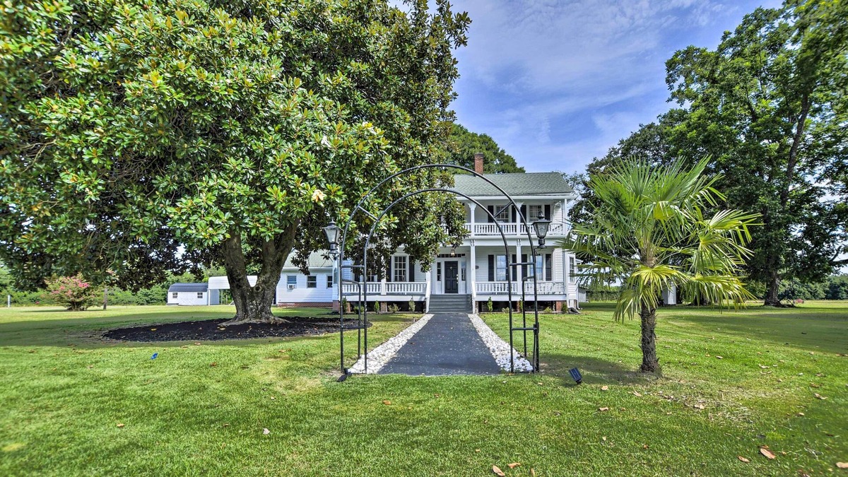 Sellers House | Charming, Historic Home Minutes from Myrtle Beach- Sleeps 16