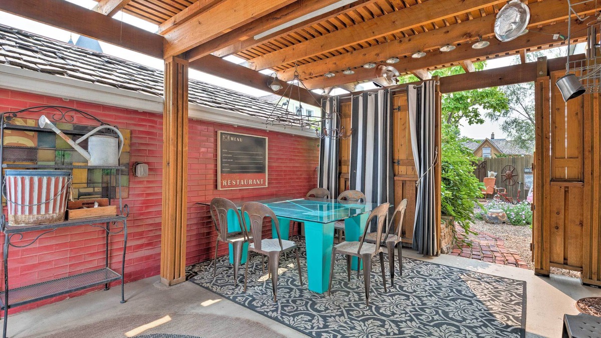 Victoria House | Charming Historic Home w/ Bridal Suite & Sunroom!