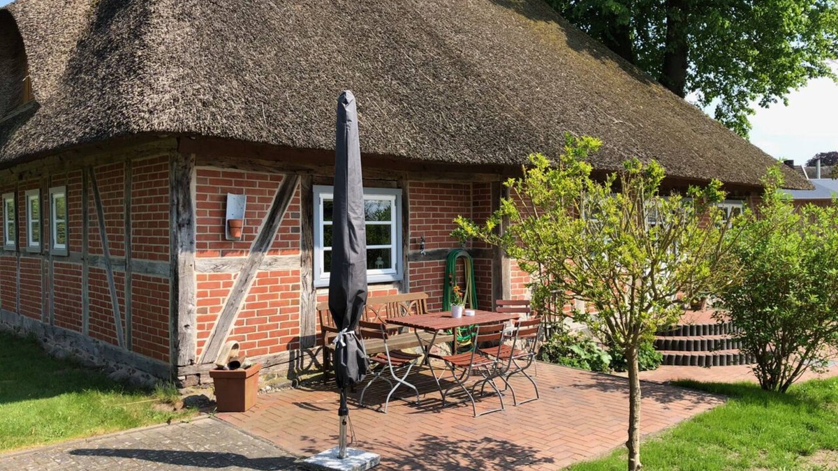 Ludersdorf House | Charming historic thatched roof near Lübeck and the Baltic Sea