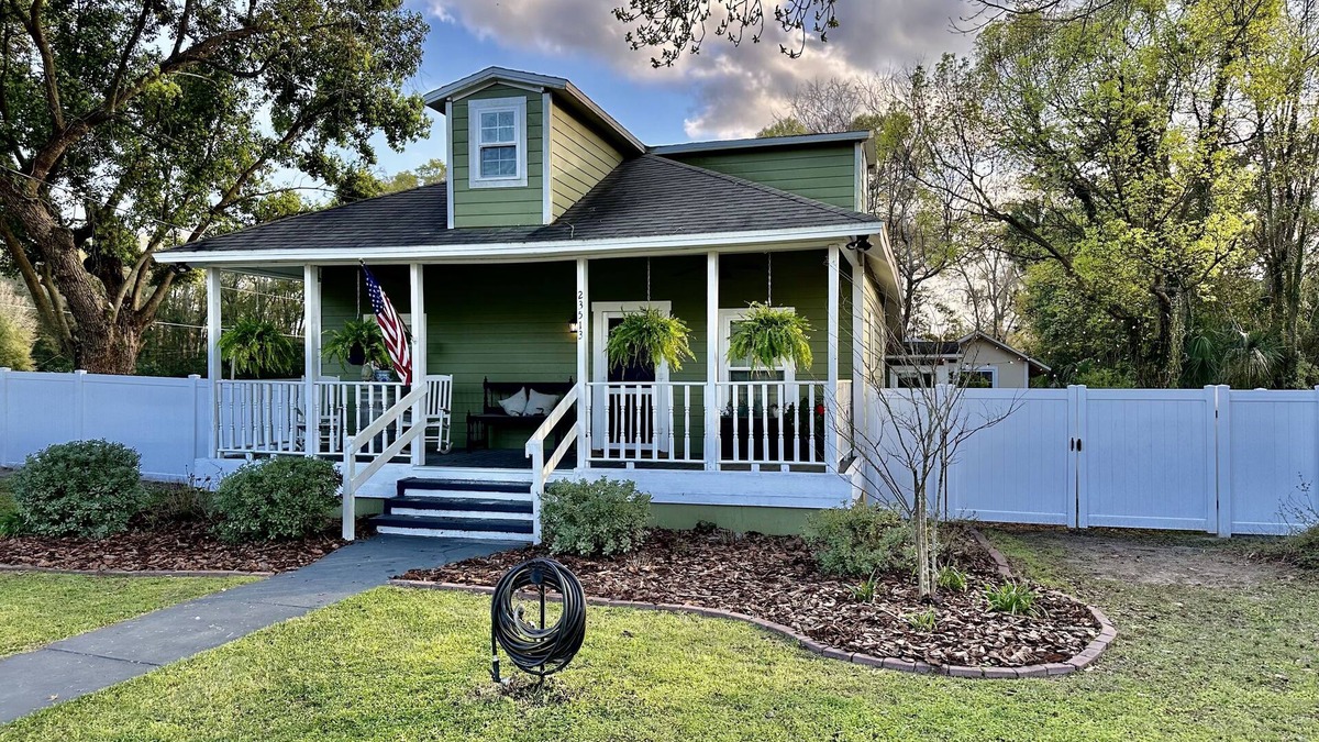 High Springs Cottage | Charming, historic cottage walking distance to downtown High Springs