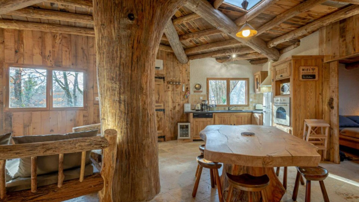 Crouy-sur-Cosson Cottage | Charming Hobbit House with Oak Tree, Near Château de Chambord, Amenities Included