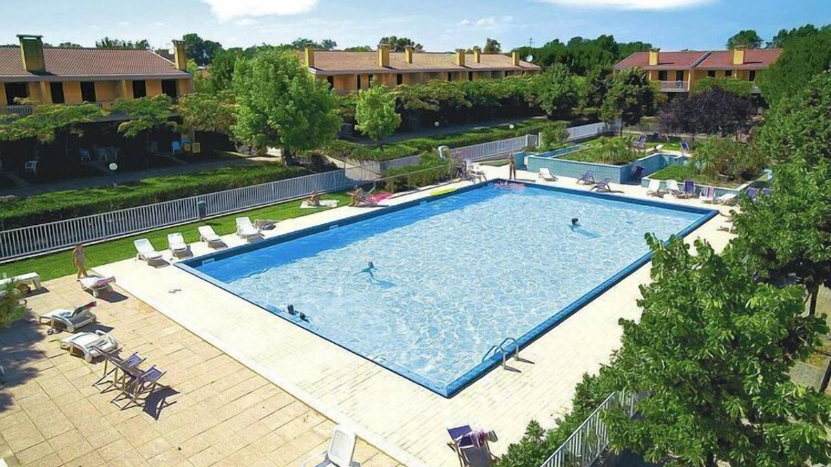Bibione Apartment | Charming Holiday Homes with Shared Pool