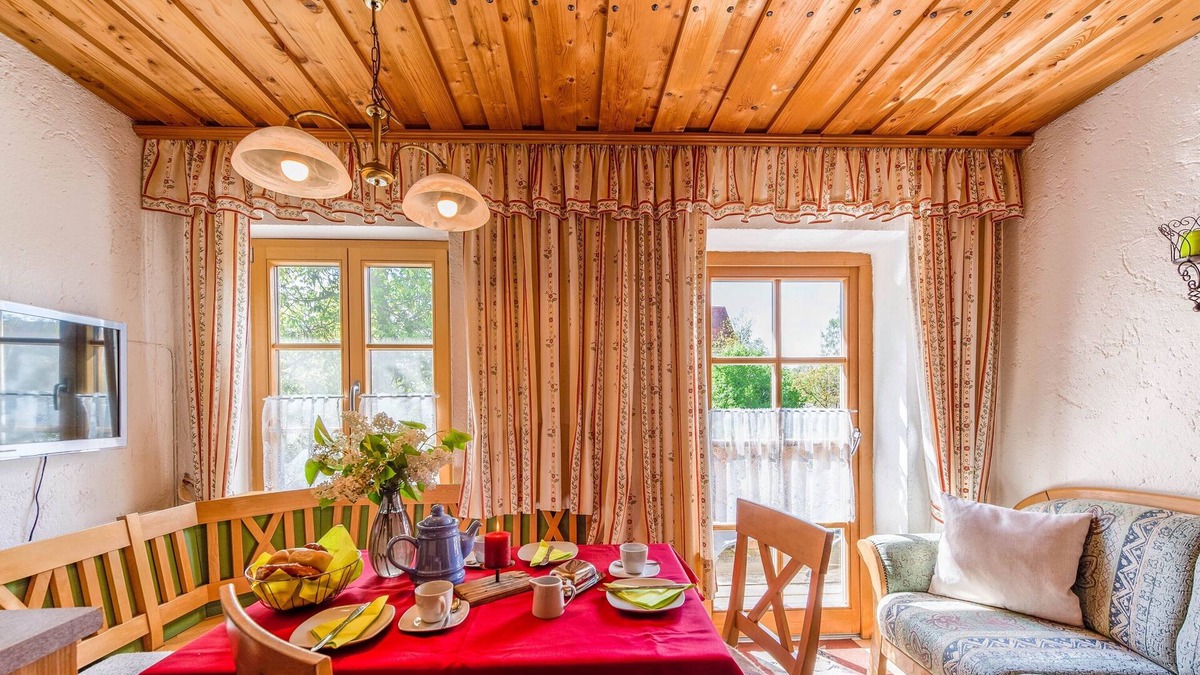 Obing Apartment | Charming holiday apartment "Sonnenseite" with Wi-Fi & Balcony; Parking Available