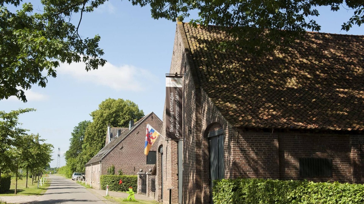 Schafelt House | Charming Holiday Home in Baarlo with Terrace