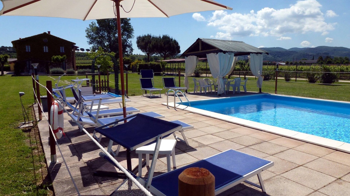 Torgiano Apartment | Charming holiday home with pool in a wine estate close to Assisi. Free WIFI