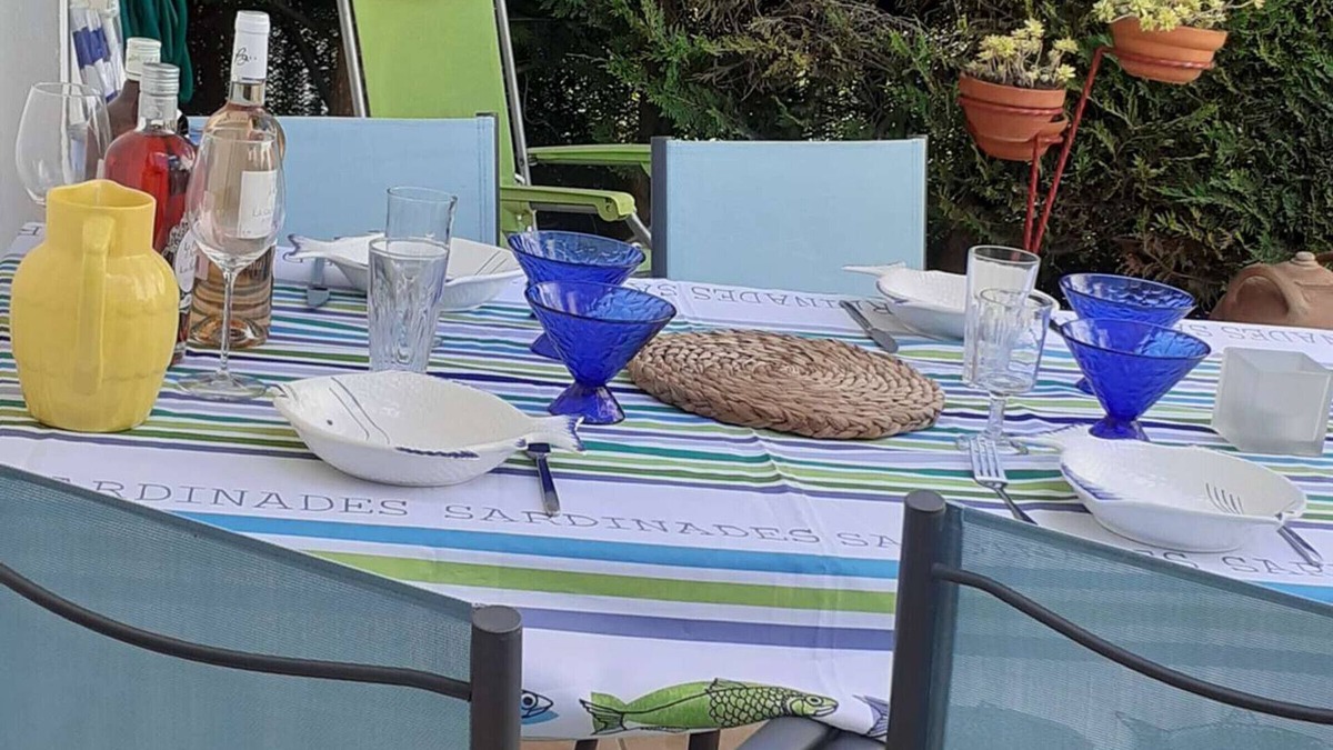 Royan House | Charming Holiday Home with Garden View, Terrace, Balcony & Parking in Royan