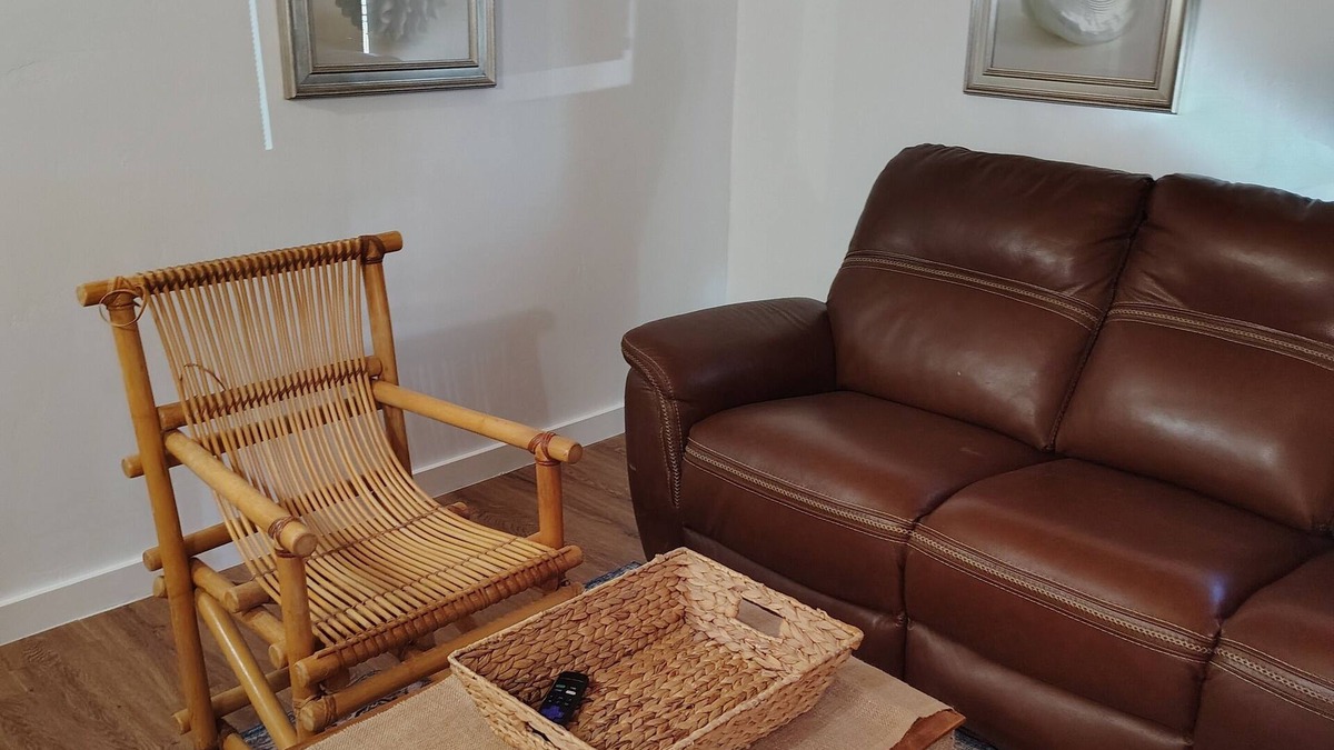 La Presa House | Charming Home : AC, Fast internet, Office, Off-Street Parking, Laundry