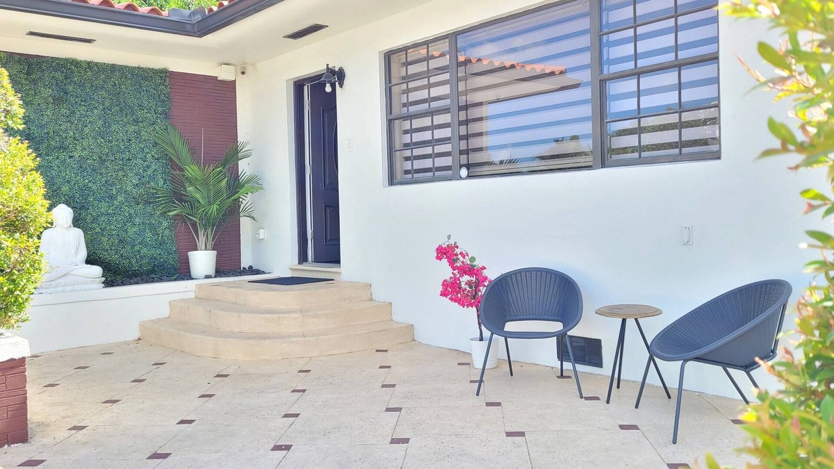 Seybold House | Charming Home Heart Of Miami! Sleeps 9 Close To Miami Airport & Attractions
