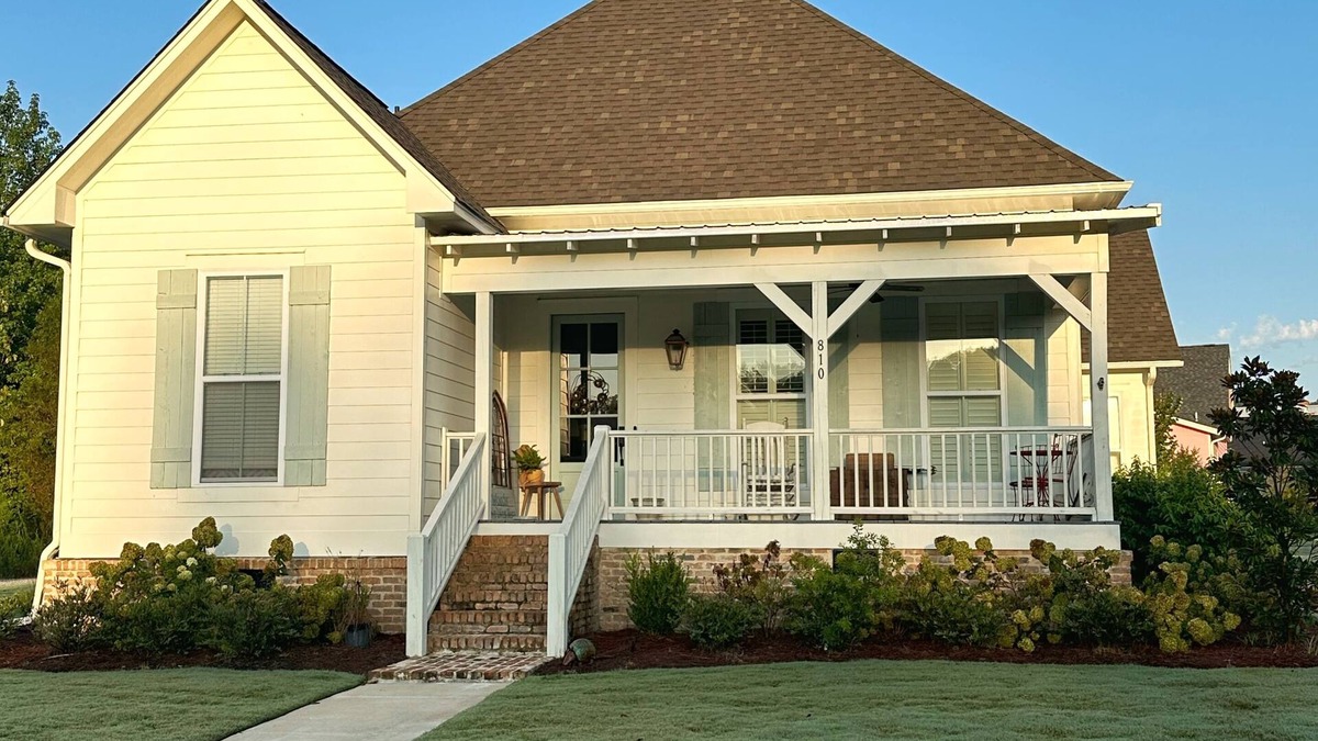 Taylor House | Charming home in Plein Air - Taylor, MS - Open Arkansas Weekend! Pet friendly